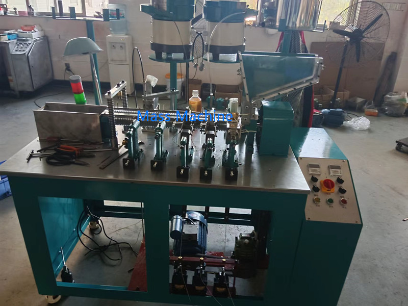 Screw pen refill assembling machine
